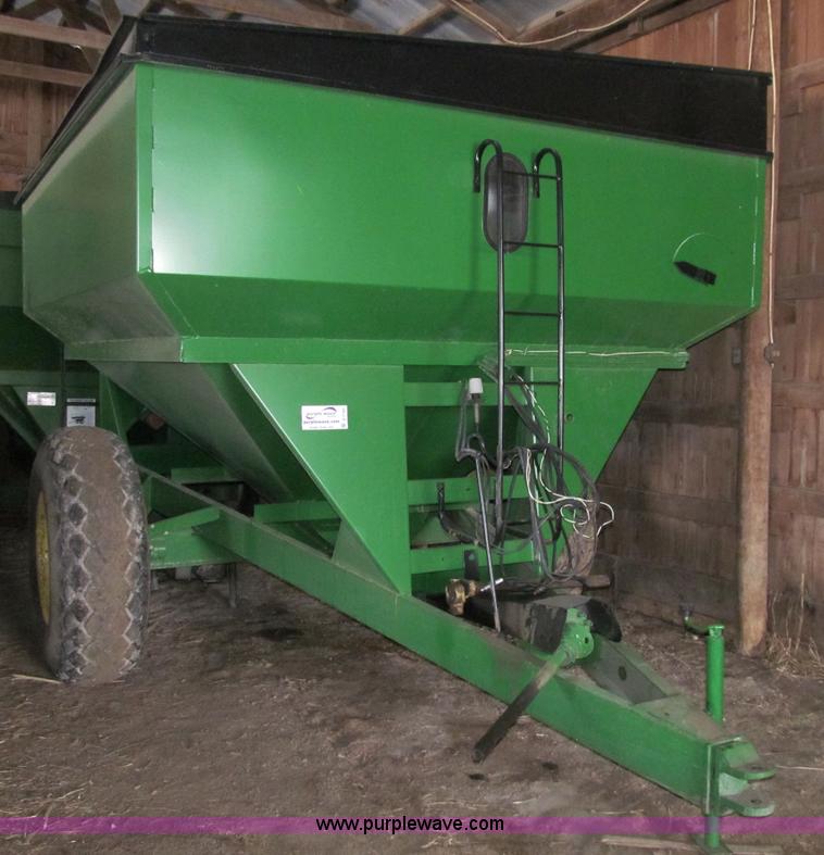 image for item D7143 Parker 450 grain cart