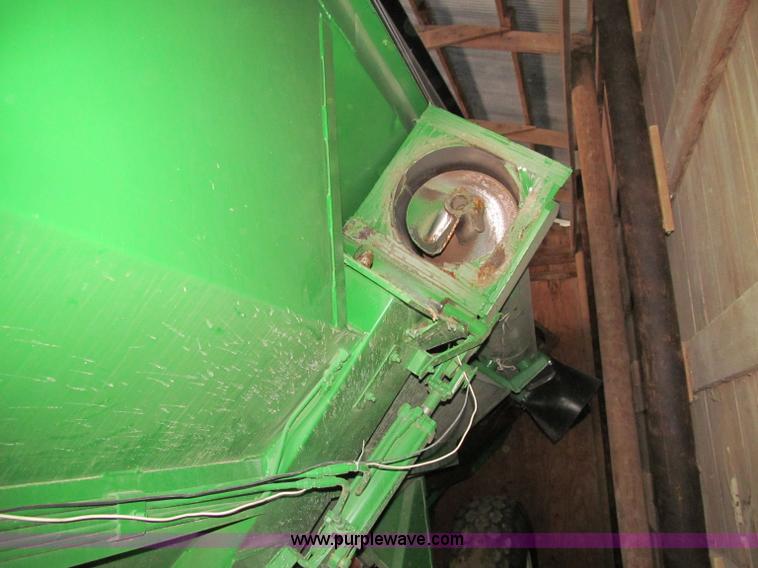 image for item D7143 Parker 450 grain cart