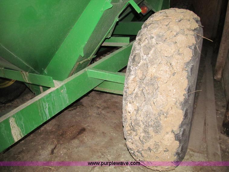 image for item D7143 Parker 450 grain cart