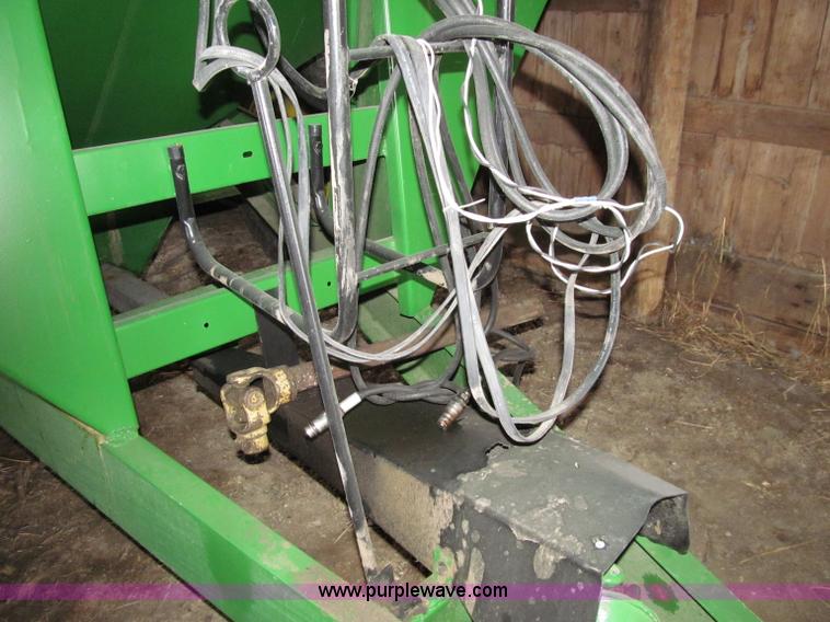 image for item D7143 Parker 450 grain cart