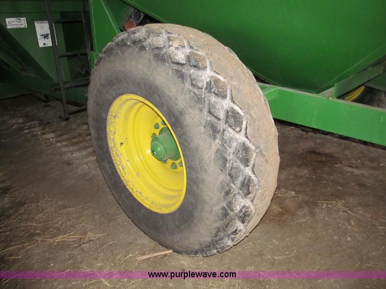 image for item D7143 Parker 450 grain cart