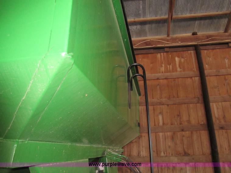 image for item D7143 Parker 450 grain cart