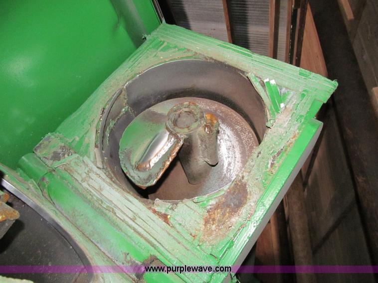 image for item D7143 Parker 450 grain cart