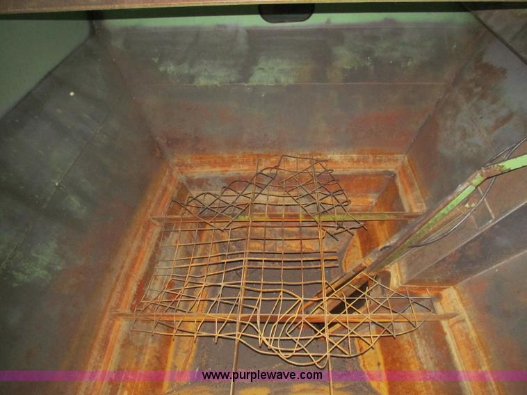 image for item D7143 Parker 450 grain cart