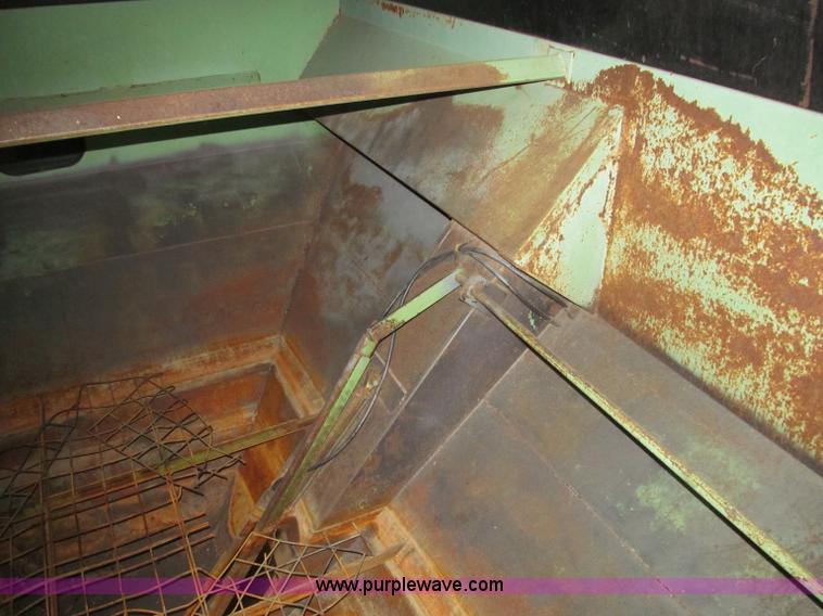 image for item D7143 Parker 450 grain cart