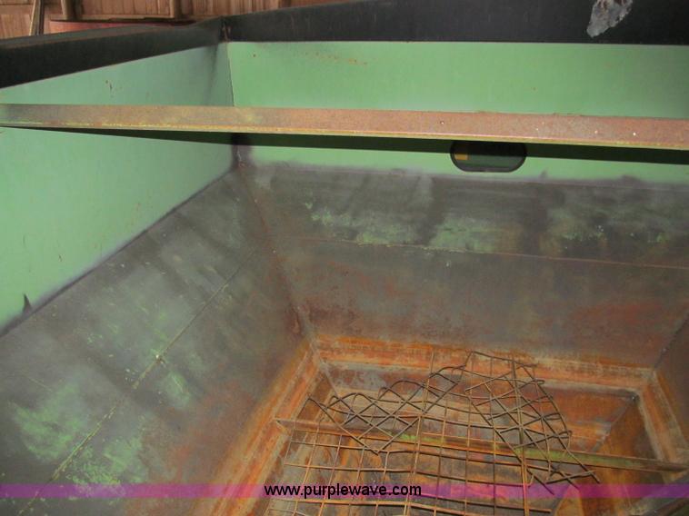 image for item D7143 Parker 450 grain cart