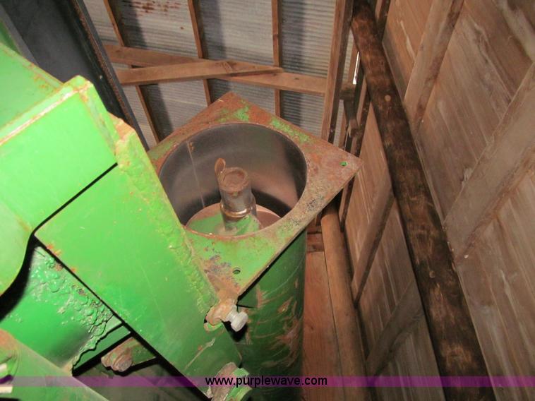 image for item D7144 Brent 420 grain cart