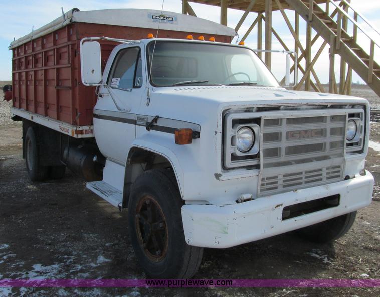 image for item D7147 1977 GMC 6500 grain truck