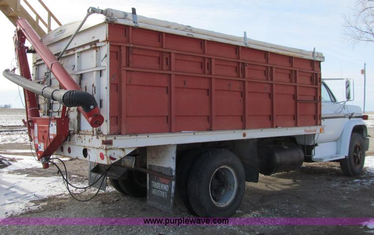 image for item D7147 1977 GMC 6500 grain truck