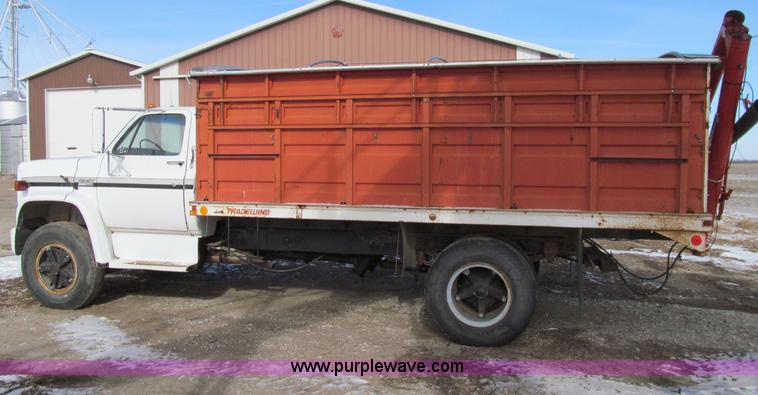 image for item D7147 1977 GMC 6500 grain truck