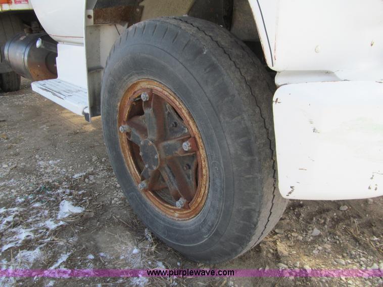 image for item D7147 1977 GMC 6500 grain truck