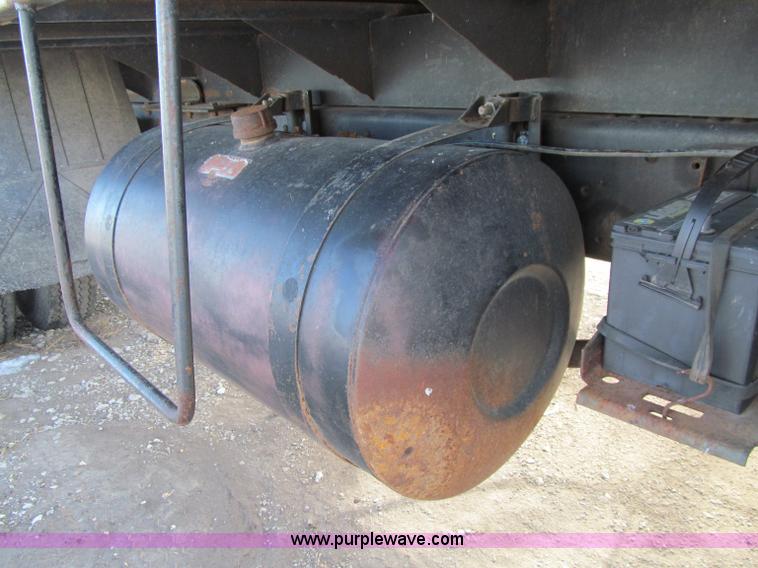 image for item D7147 1977 GMC 6500 grain truck