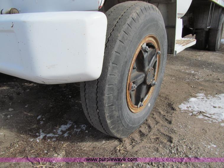 image for item D7147 1977 GMC 6500 grain truck