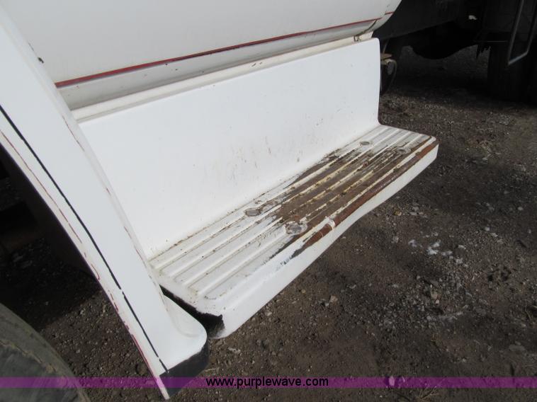 image for item D7147 1977 GMC 6500 grain truck