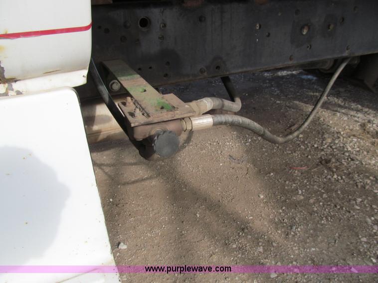 image for item D7147 1977 GMC 6500 grain truck