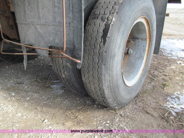 image for item D7147 1977 GMC 6500 grain truck