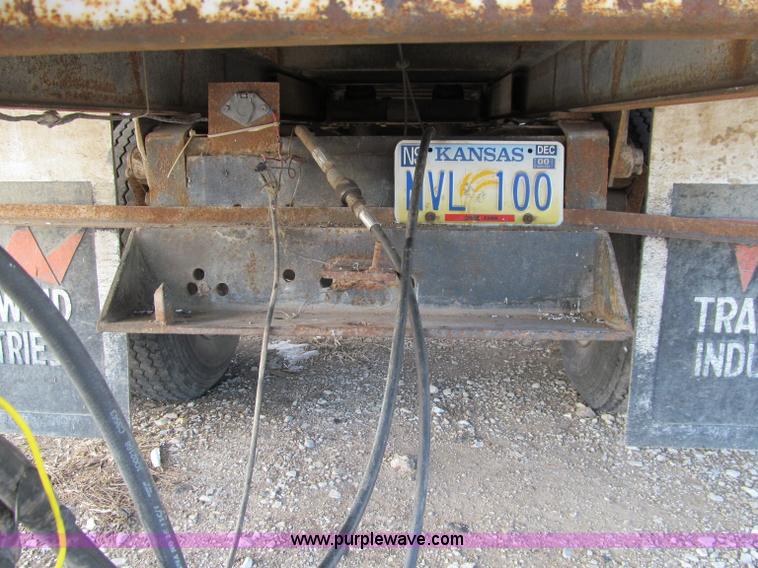 image for item D7147 1977 GMC 6500 grain truck