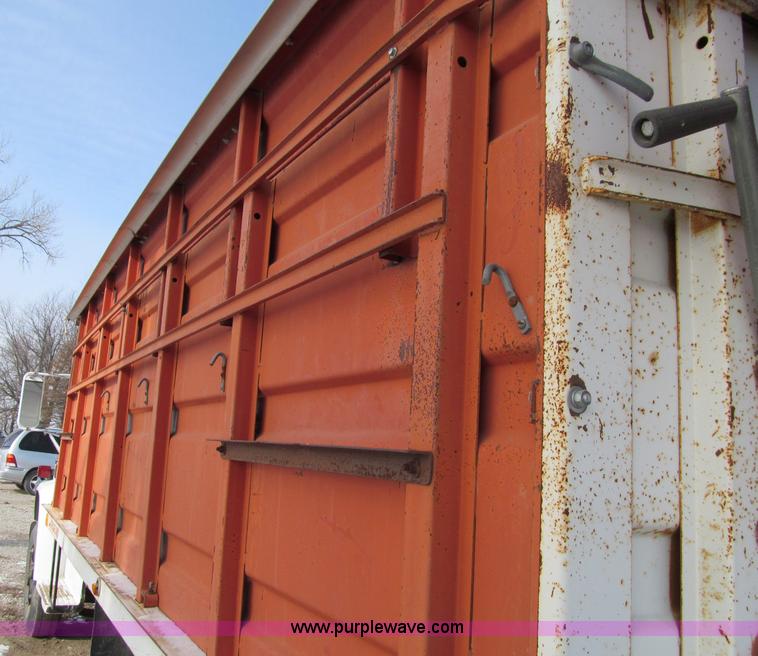 image for item D7147 1977 GMC 6500 grain truck