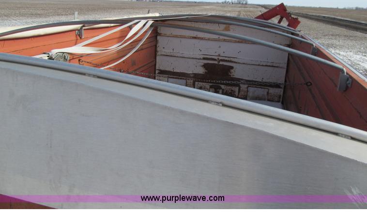 image for item D7147 1977 GMC 6500 grain truck