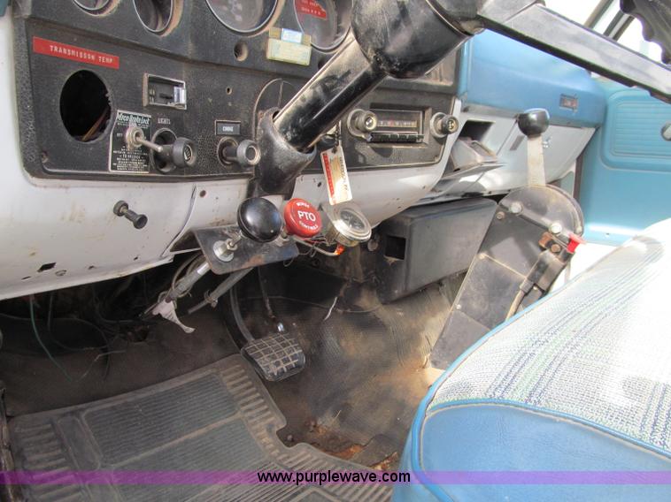 image for item D7147 1977 GMC 6500 grain truck