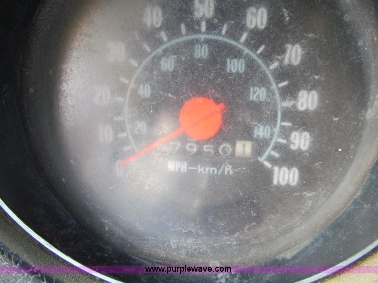 image for item D7147 1977 GMC 6500 grain truck