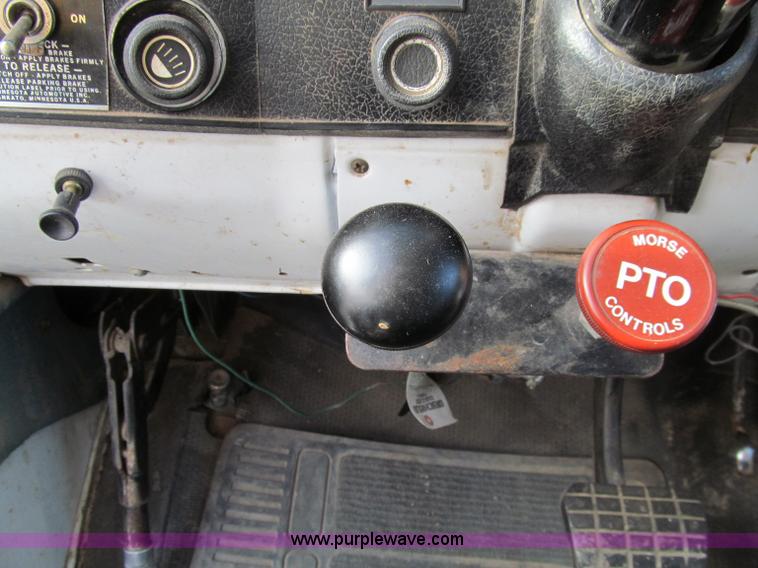 image for item D7147 1977 GMC 6500 grain truck