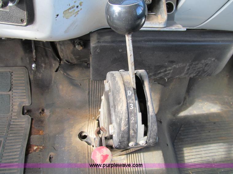 image for item D7147 1977 GMC 6500 grain truck