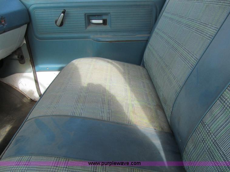 image for item D7147 1977 GMC 6500 grain truck