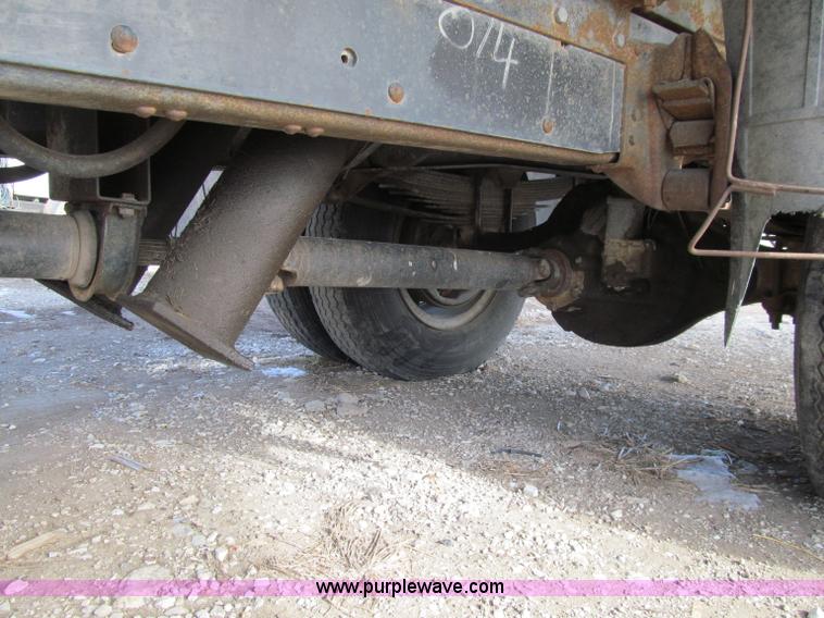 image for item D7147 1977 GMC 6500 grain truck