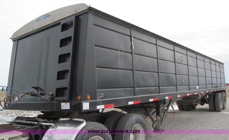 image for item D7151 2001 Maurer Manufacturing Inc. tandem axle grain trailer