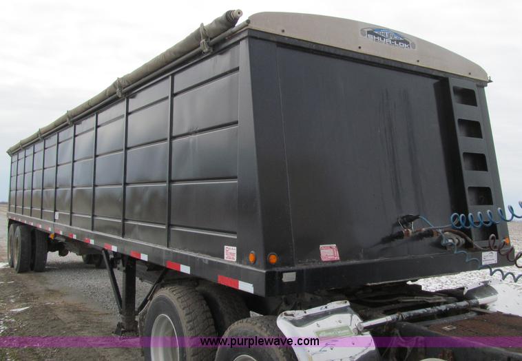 image for item D7151 2001 Maurer Manufacturing Inc. tandem axle grain trailer