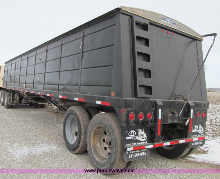image for item D7151 2001 Maurer Manufacturing Inc. tandem axle grain trailer