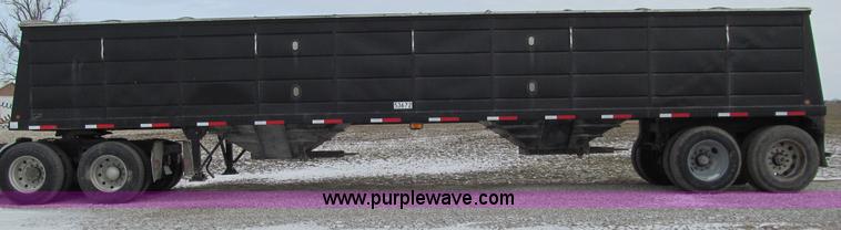 image for item D7151 2001 Maurer Manufacturing Inc. tandem axle grain trailer