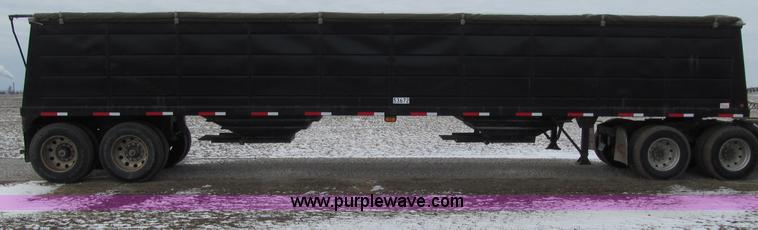 image for item D7151 2001 Maurer Manufacturing Inc. tandem axle grain trailer