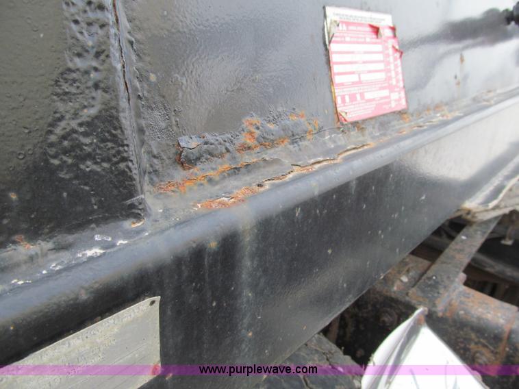 image for item D7151 2001 Maurer Manufacturing Inc. tandem axle grain trailer