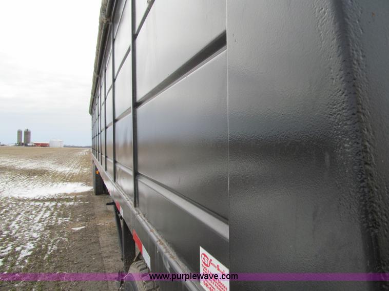 image for item D7151 2001 Maurer Manufacturing Inc. tandem axle grain trailer