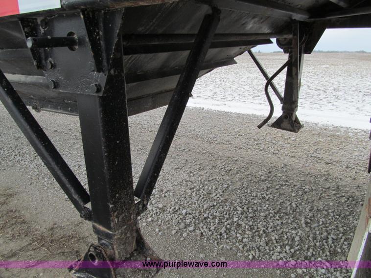 image for item D7151 2001 Maurer Manufacturing Inc. tandem axle grain trailer