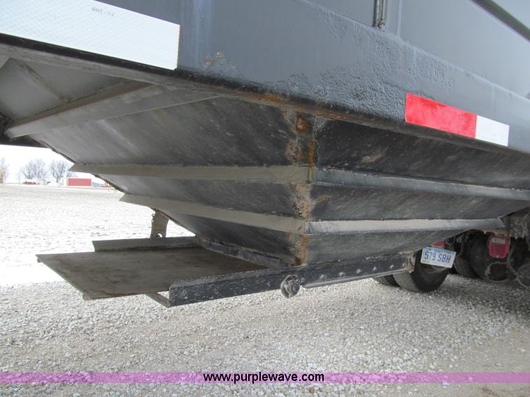 image for item D7151 2001 Maurer Manufacturing Inc. tandem axle grain trailer