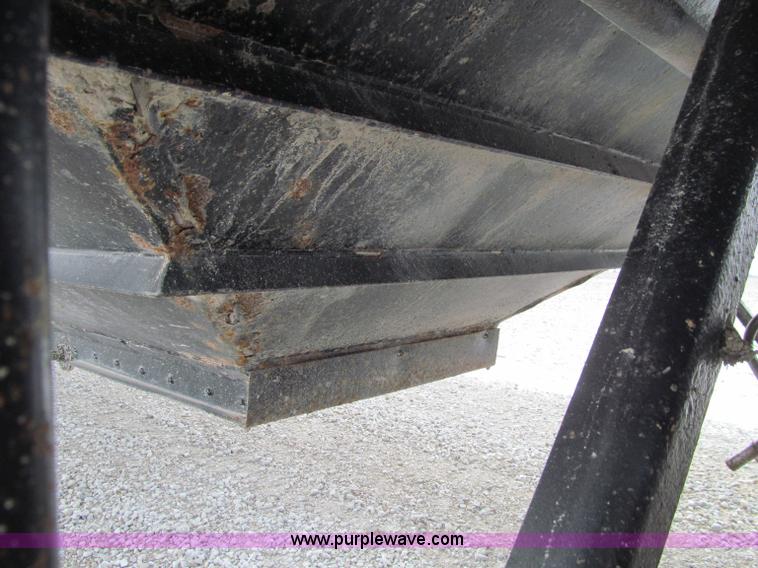 image for item D7151 2001 Maurer Manufacturing Inc. tandem axle grain trailer