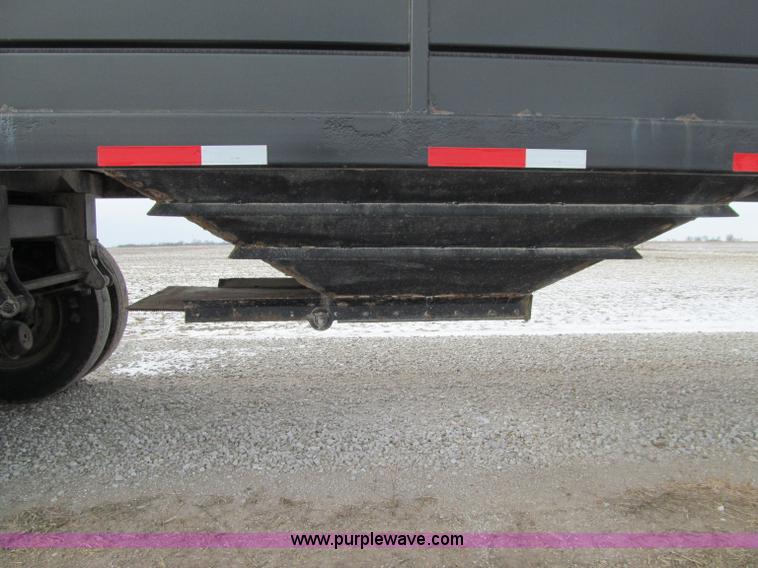 image for item D7151 2001 Maurer Manufacturing Inc. tandem axle grain trailer