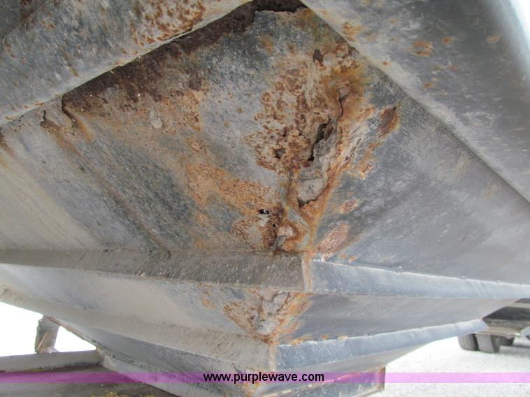 image for item D7151 2001 Maurer Manufacturing Inc. tandem axle grain trailer