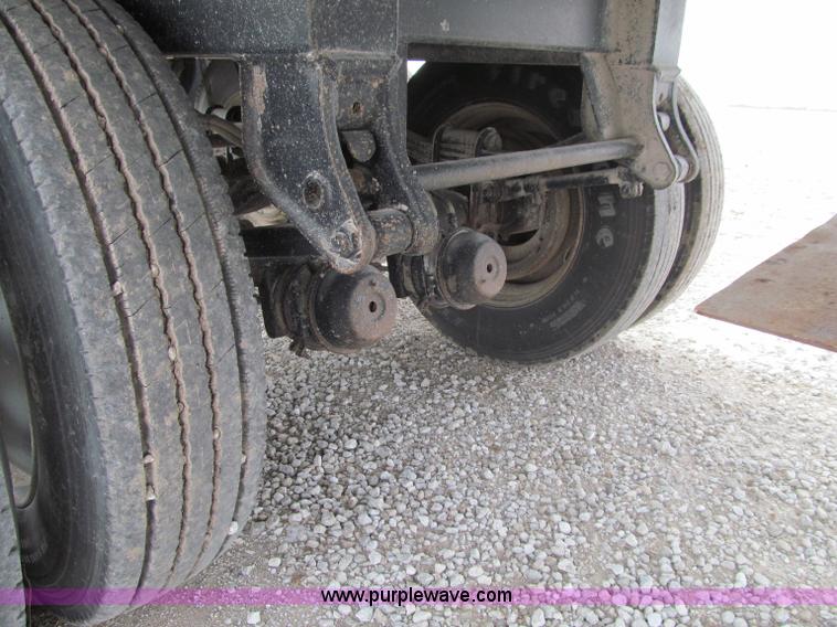 image for item D7151 2001 Maurer Manufacturing Inc. tandem axle grain trailer