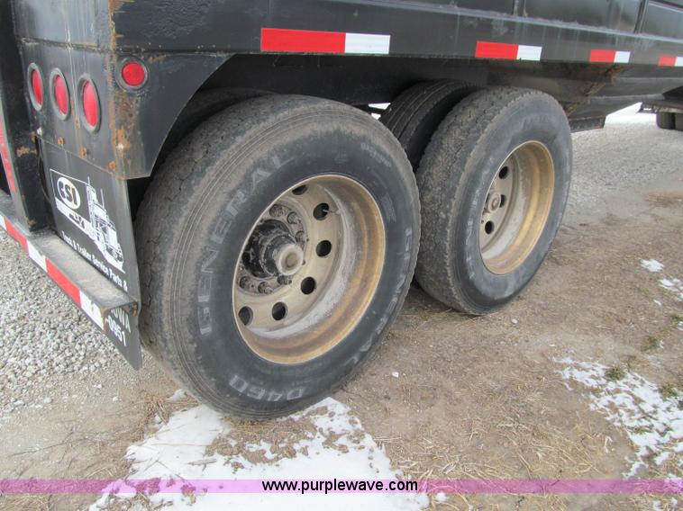 image for item D7151 2001 Maurer Manufacturing Inc. tandem axle grain trailer
