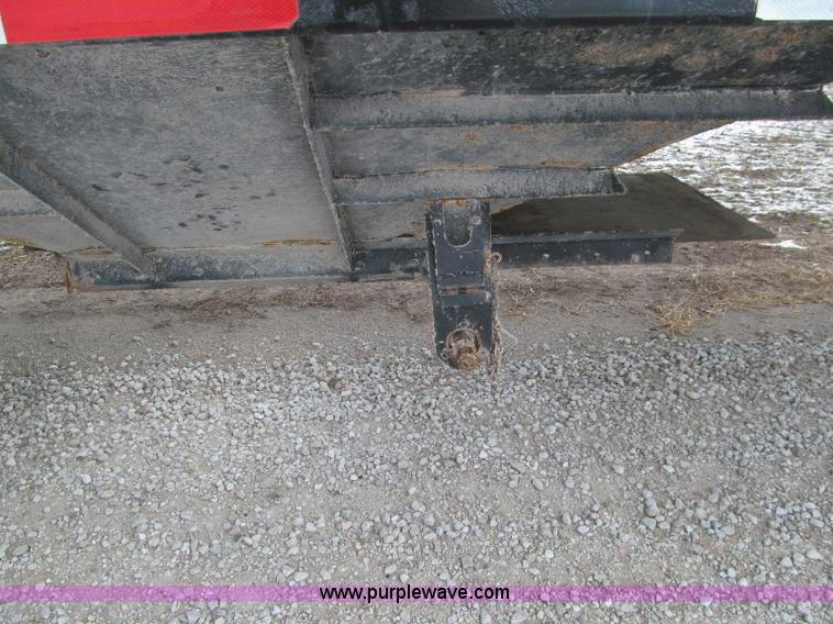 image for item D7151 2001 Maurer Manufacturing Inc. tandem axle grain trailer