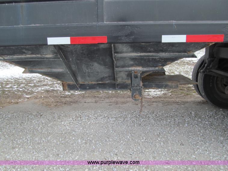 image for item D7151 2001 Maurer Manufacturing Inc. tandem axle grain trailer
