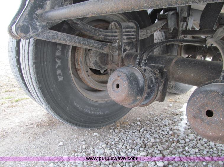 image for item D7151 2001 Maurer Manufacturing Inc. tandem axle grain trailer