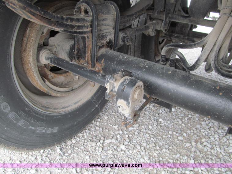 image for item D7151 2001 Maurer Manufacturing Inc. tandem axle grain trailer