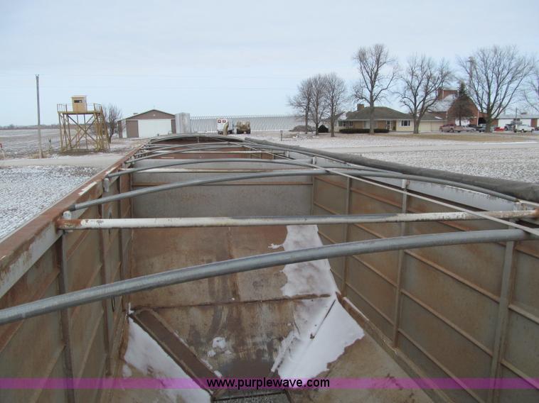 image for item D7151 2001 Maurer Manufacturing Inc. tandem axle grain trailer