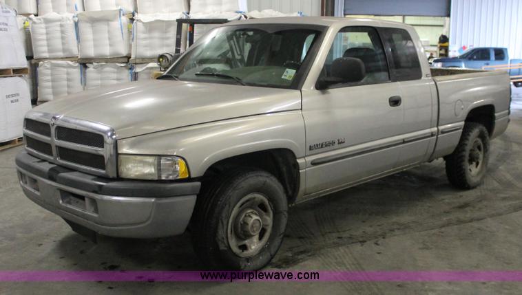 image for item E2562 1999 Dodge Ram 2500 Quad Cab pickup truck