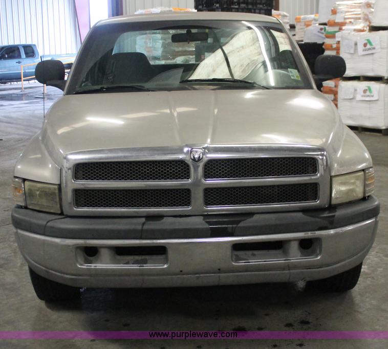 image for item E2562 1999 Dodge Ram 2500 Quad Cab pickup truck